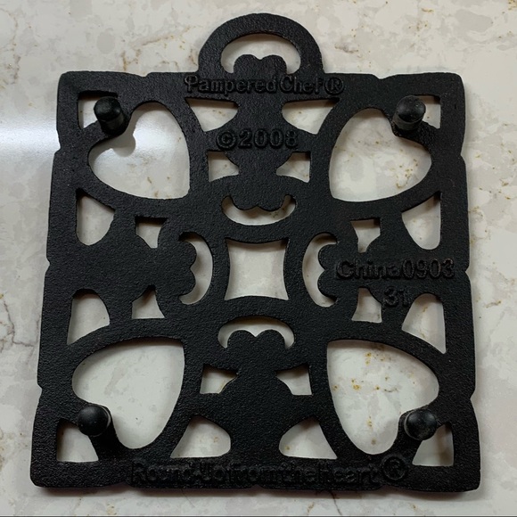 Pampered Chef Roundup From The Heart Trivet - Picture 3 of 7